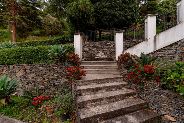 Others 5, Villa Tecla, Messina
