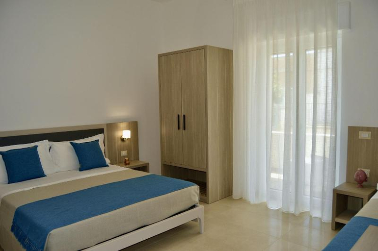 Bedroom 2, B&B MarAle, Lecce