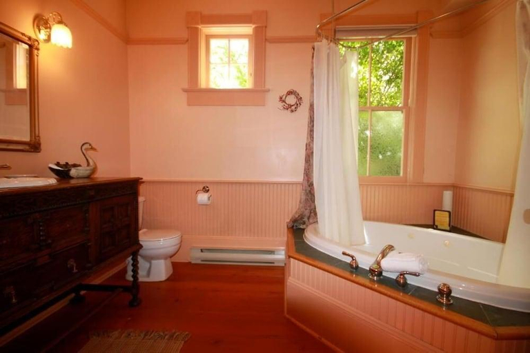 Bathroom 3, The Catherine St Guesthouse, Capital