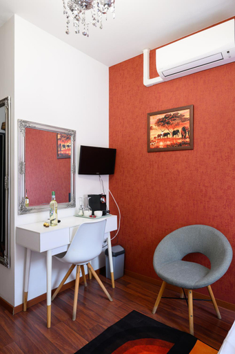 Others 4, Villa Fazola, Eger
