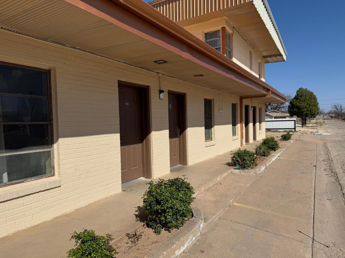 Exterior & Views 1, Travel Inn Snyder, Scurry