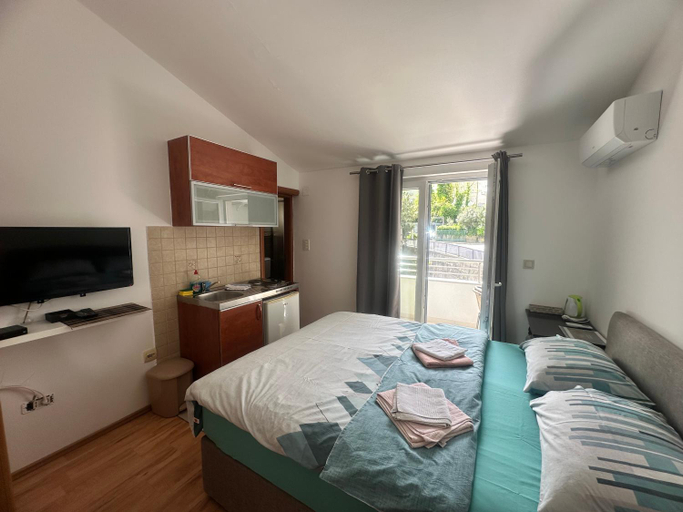 Others 3, Apartments Manojlovic
