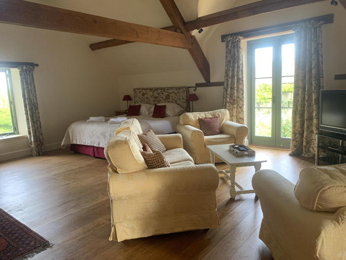 Bedroom 1, Park Farm Barn, Wiltshire