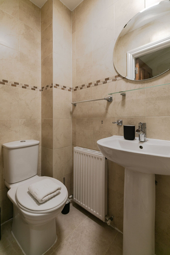 Bathroom 4, Warm Apartments in Queensway, London