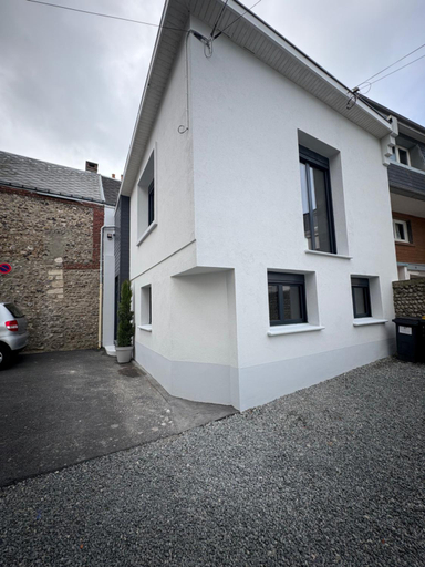 Exterior & Views