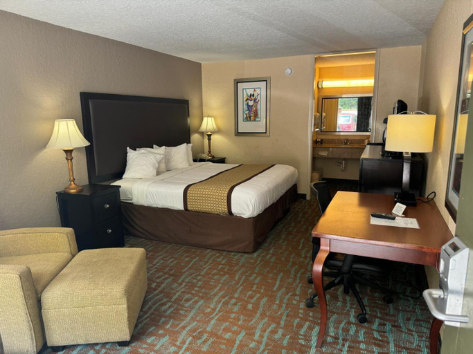 Bedroom 3, Quality Inn, Roane
