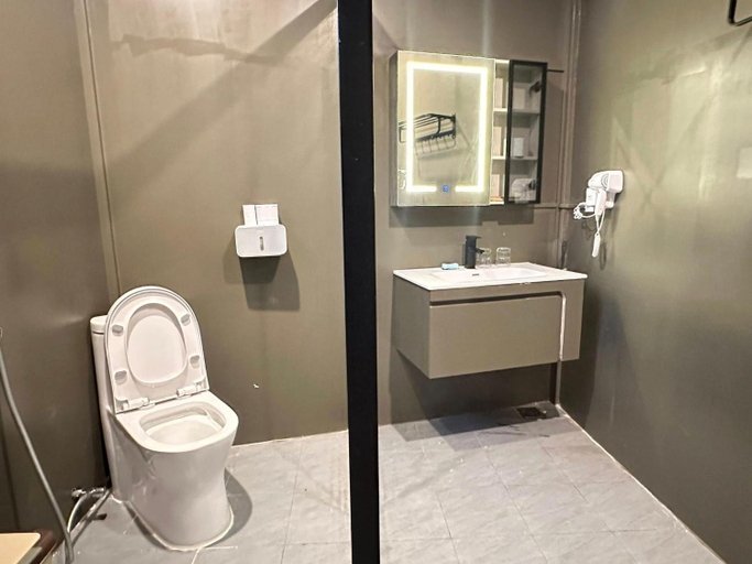Bathroom 4, Con Son Island Hotel, Côn Đảo