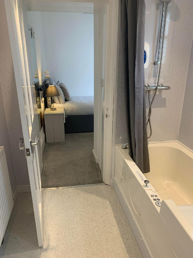 Bathroom 4, The Jubilee Hotel West, Dorset