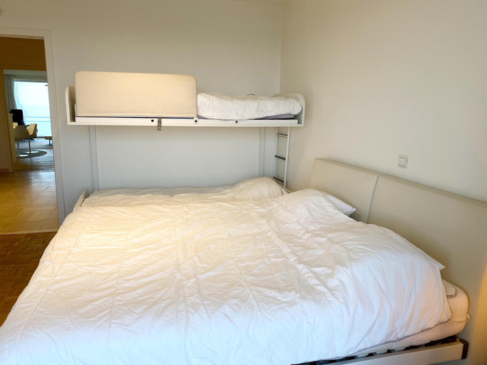 Bedroom 2, Apartment in Nieuwpoort with Sea Views, West-Vlaanderen