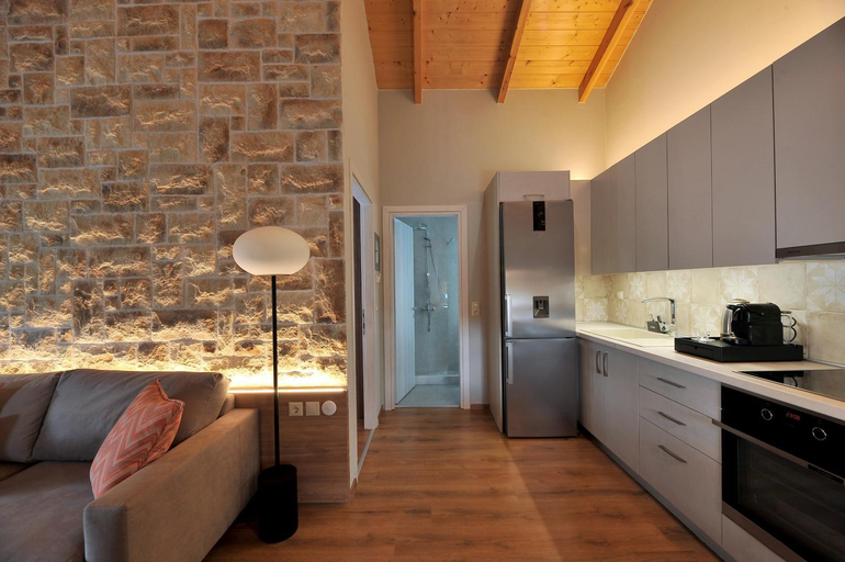 Others 2, Sir T Residence, Peloponnese
