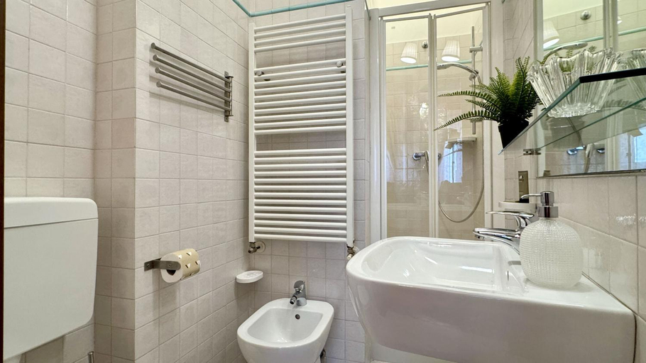 Bathroom 3, City Apartments Biennale, Venezia