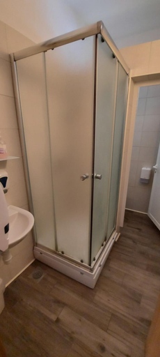 Bathroom 2, Dom Klementa Juga, Bovec
