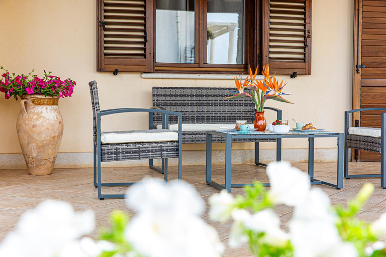 Others 2, Exclusive Palm House near the beach, Trapani
