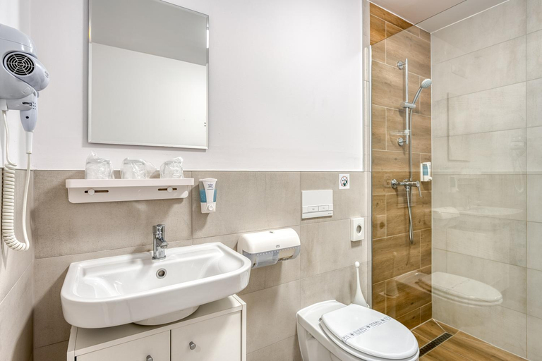 Bathroom 4, Safari Hotel, Szeged