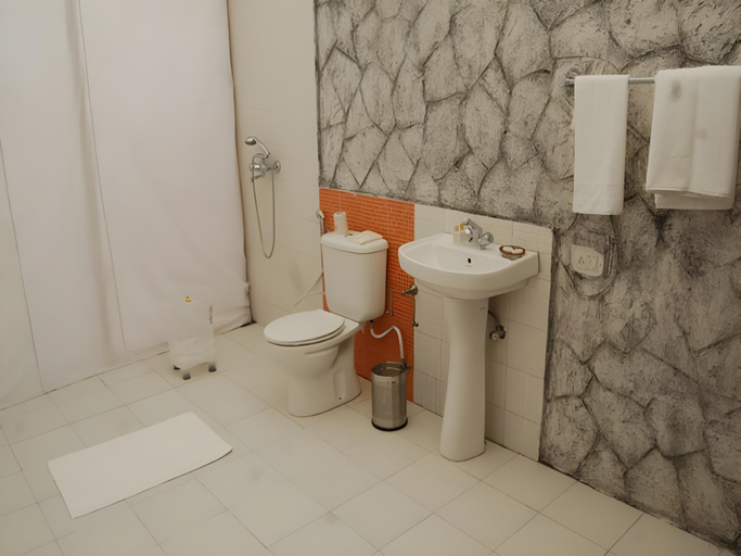 Bathroom, Chokhi Dhani - Desert Camp Resort, Jaisalmer