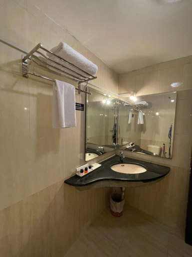 Bathroom 4, Shangrilla Hotel & Resort-Changlagali, Hazara