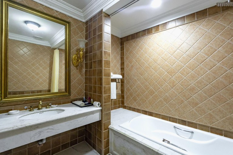 Bathroom 2, Aksaray Hotel, Ürümqi
