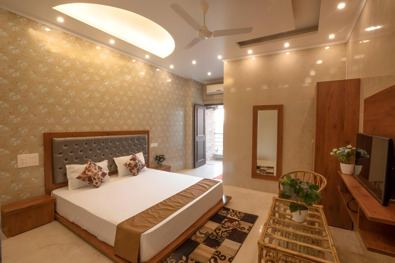 Bedroom 2, Hotel Gangotri Plaza, Garhwal