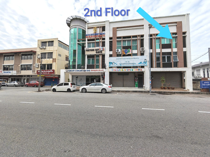 Exterior & Views