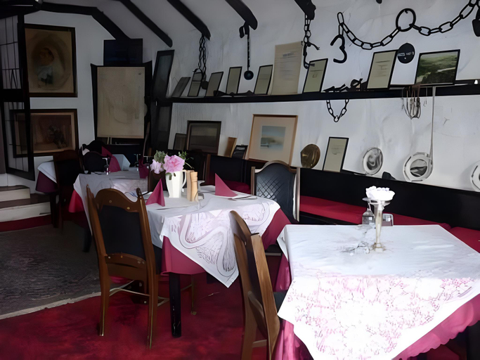 Food & Drinks 4, Old Colony Inn, Derwent Valley