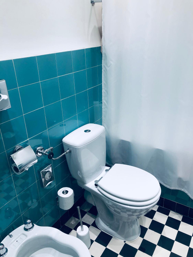 Bathroom 4, Hotel Adriatica, Genève