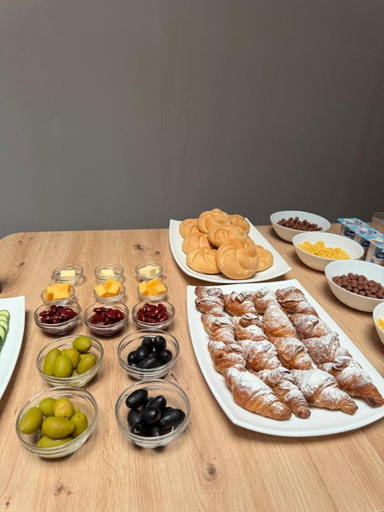 Food & Drinks 5, DreamHotel