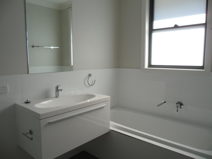 Bathroom 3, Riverside Oaks Golf Resort, Baulkham Hills  - North