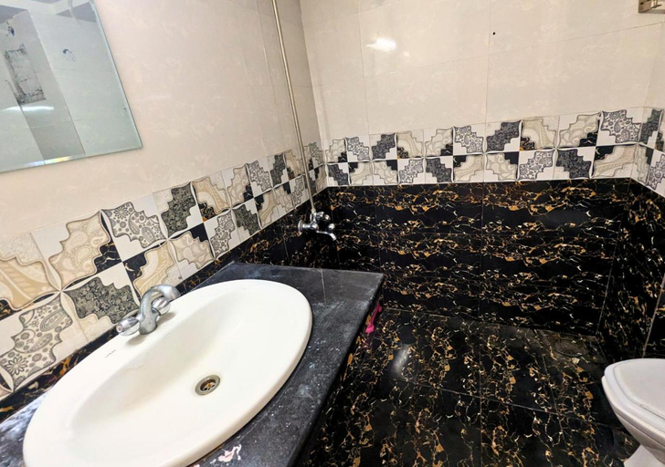 Bathroom 3, Grand Heights Hotel, Rawalpindi