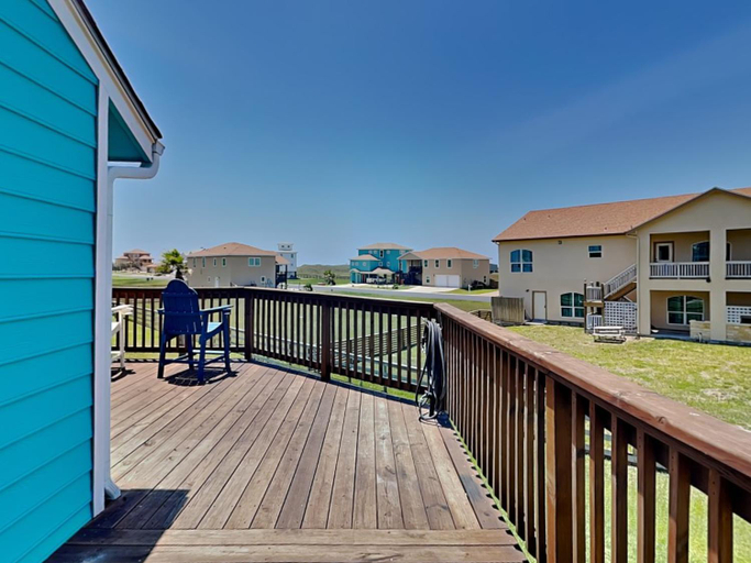 Others 4, Sea Breeze Escape, Nueces