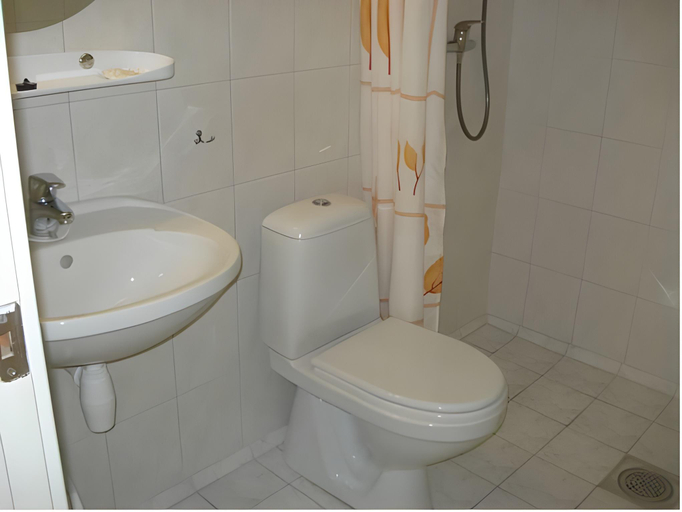 Bathroom 5, Staadioni Hotell, Kuressaare