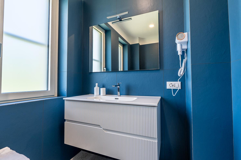 Bathroom 5, Floral Apartment, Napoli