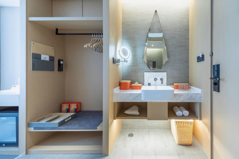 Bathroom 3, Atour Hotel Gulou Qingliangmen Street, Nanjing, Nanjing