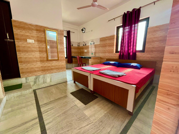 Others 3, Laxmi Lodge, Garhwal