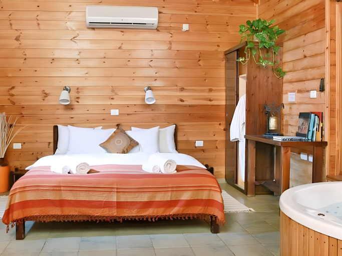 Bedroom 3, Between Water and Sky Guest House