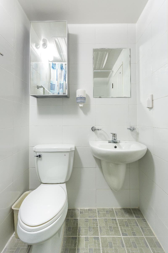Bathroom, Global Inn Busan Nampodong Hotel, Jung