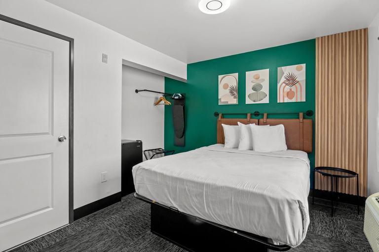 Bedroom 3, Le Bon Hotel Hollywood, Los Angeles