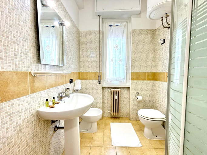 Bathroom 3, Amati Policlinic Monza, Monza and Brianza