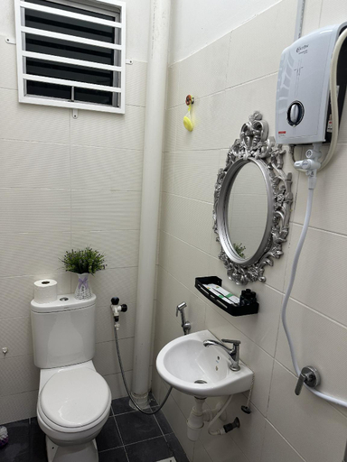 Bathroom 2, The Amore Homestay, Ledang