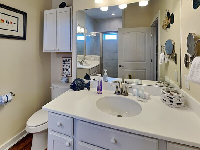 Bathroom 4, Reel Nauti by Silver Sands Vacation Rentals, Nueces