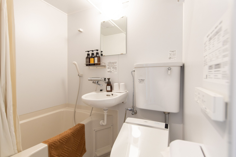 Bathroom 3, HOTEL R9 The Yard Ami, Ami