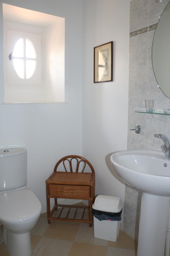 Bathroom 3, Les Epaux, Saône-et-Loire