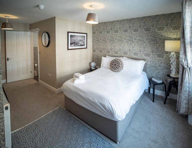 Bedroom 5, The Crown, Poole