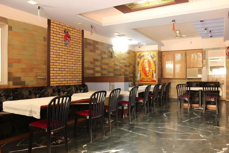Food & Drinks 5, Kiara Eshosans Palace ( Near Sai Temple ), Ahmadnagar