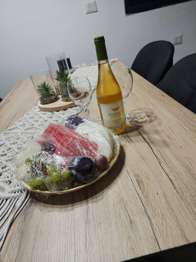 Food & Drinks, הילת הנחל