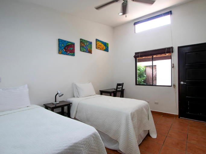 Bedroom 3, Ingigante Hotel, Tola