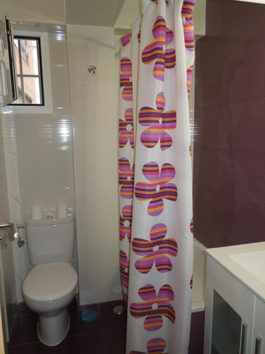 Bathroom, Hostal Cuatro Torres, Madrid