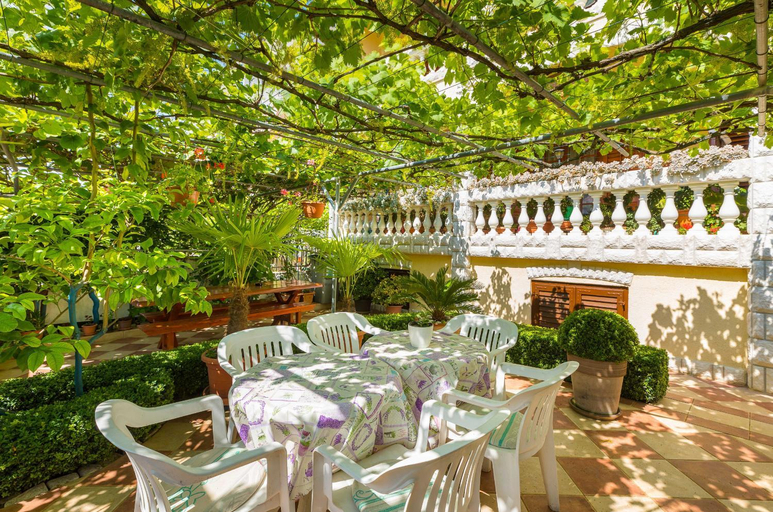 Food & Drinks, Apartments Nada, Fažana