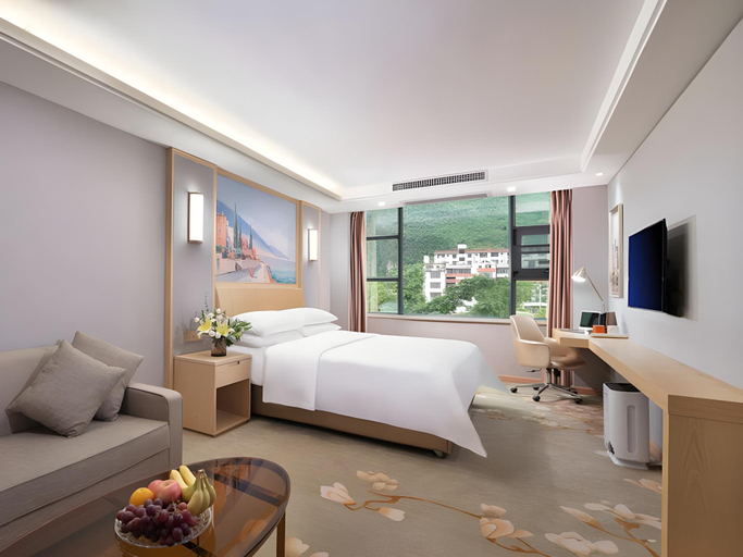Bedroom 2, Vienna Hotel Guangxi Hechi Jinchengjiang Baima Street, Hechi