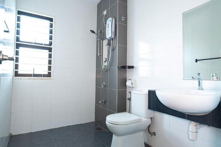 Bathroom 3, H+M Residence II+ [5min]Setia CIty Convention, Shah Alam