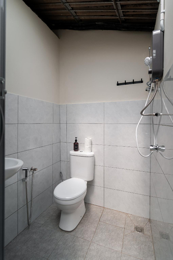 Bathroom 2, Aayu Beach St, Penang Island